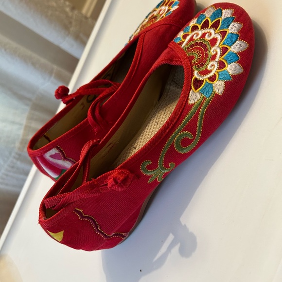 Vintage Red Chinese Wedding Flats - Picture 3 of 8
